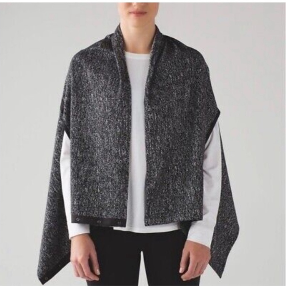 Lululemon Marled Black Vinyasa Wrap Scarf Blanket‎ Snap Button